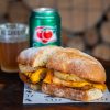 Baguete com pernil e abacaxi